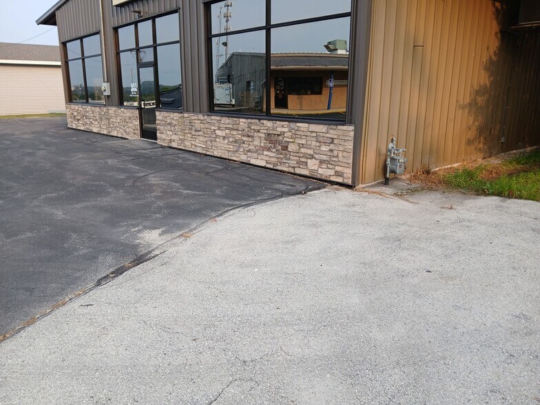 953 Egg Harbor Rd, Sturgeon Bay, WI à vendre - Photo de l’immeuble – Image 3 sur 3