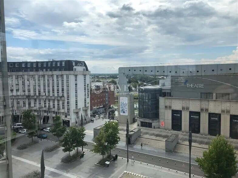 Bureau dans Montigny-le-Bretonneux à louer - Photo de l’immeuble – Image 3 sur 9