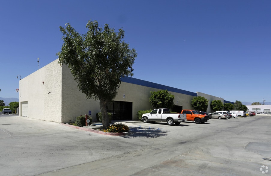 44909 Golf Center Pky, Indio, CA à louer - Photo principale – Image 1 sur 4