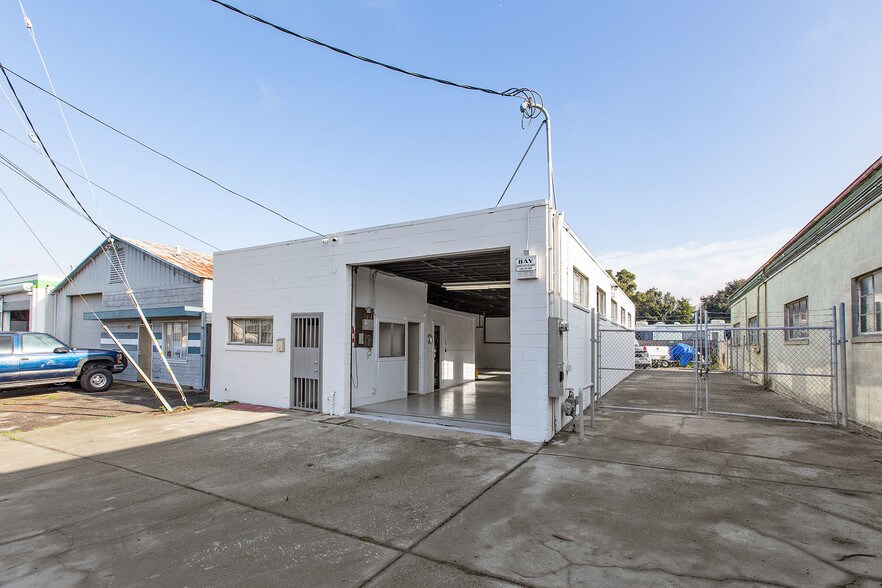 1688 Timothy Dr, San Leandro, CA à vendre - Photo principale – Image 1 sur 7