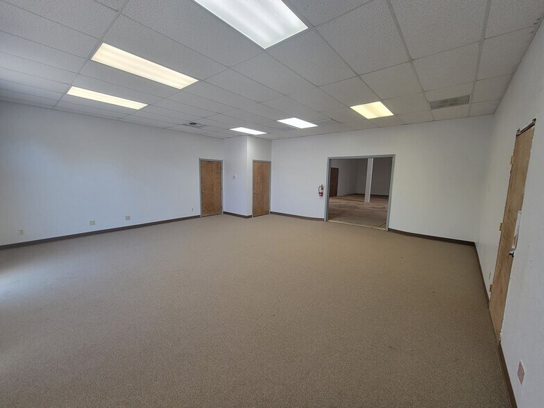 2025-2061 State St, Salem, OR à louer - Photo de l’immeuble – Image 3 sur 6
