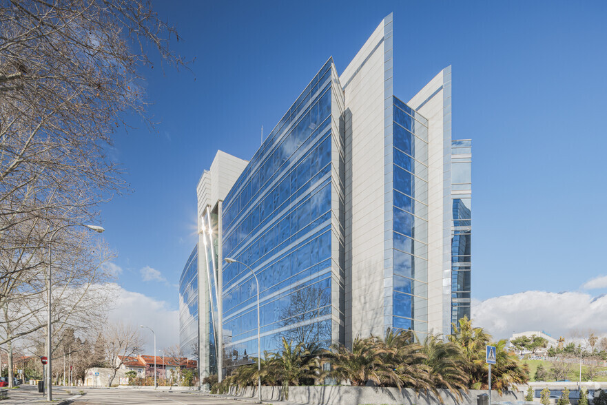 Calle de Eucalipto, 33, Madrid, Madrid à louer - Photo de l’immeuble – Image 3 sur 4