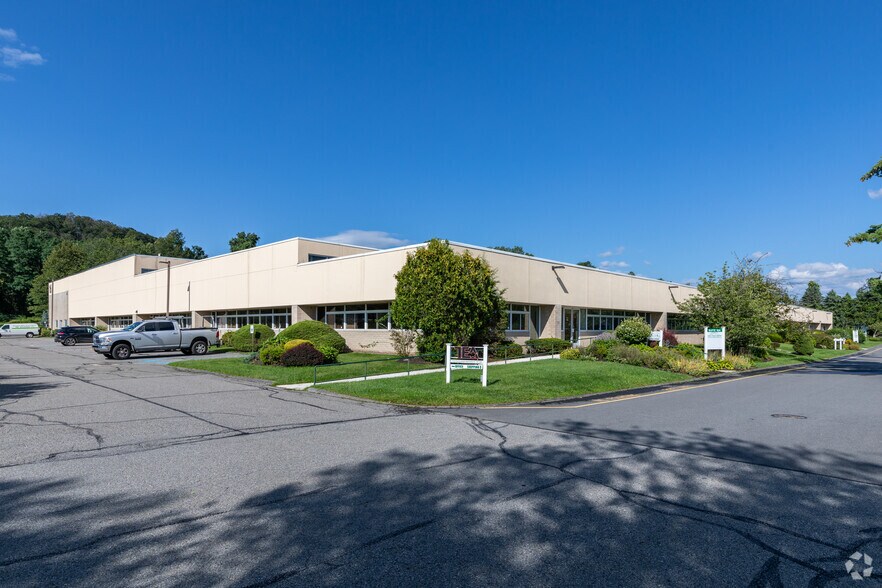 16 Mount Ebo Rd S, Brewster Village, NY à louer - Photo de l’immeuble – Image 2 sur 12