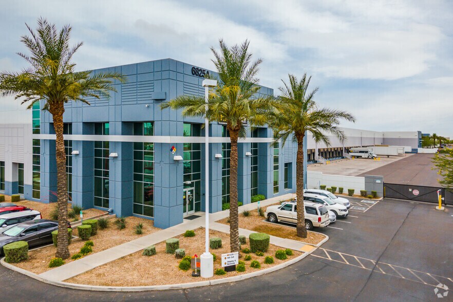 6825 W Buckeye Rd, Phoenix, AZ à louer - Photo de l’immeuble – Image 2 sur 5