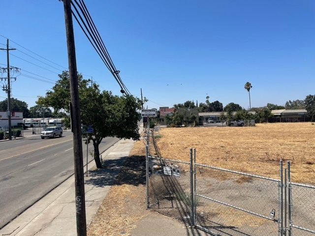 2811 E Fremont St, Stockton, CA à vendre - Photo principale – Image 1 sur 10