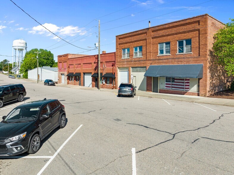 120 W Vance St, Zebulon, NC à vendre - Photo de l’immeuble – Image 1 sur 8
