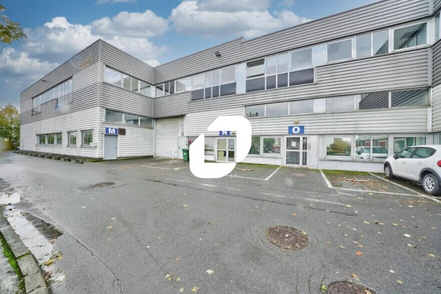 Local d’activités dans Fontenay-sous-Bois à louer - Photo de l’immeuble – Image 1 sur 2