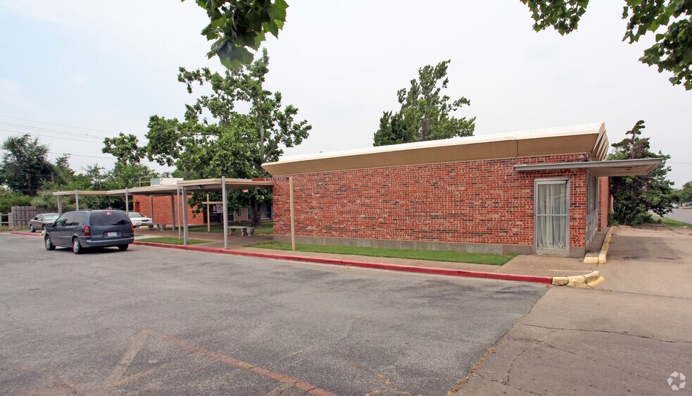 1930 NW Ferris Ave, Lawton, OK à louer - Photo de l’immeuble – Image 2 sur 12