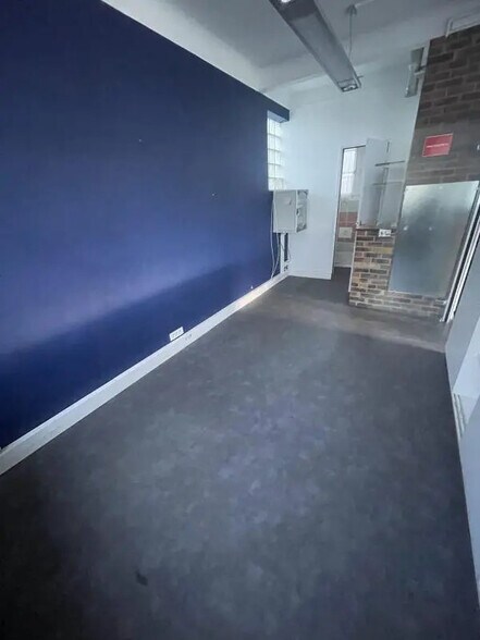 Local commercial dans Rueil-Malmaison à louer - Photo de l’immeuble – Image 3 sur 17