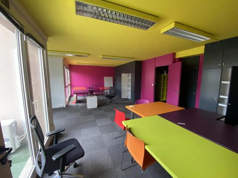 Bureau dans Orléans à vendre - Photo de l’immeuble – Image 3 sur 17