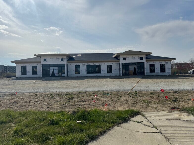 6054 Gateway Dr, Whitestown, IN à louer - Photo de l’immeuble – Image 3 sur 4