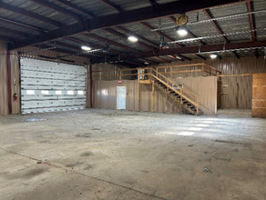 8106 & 8110 S Industrial Dr, Cedar Hill, MO à louer Photo intérieure– Image 2 sur 4