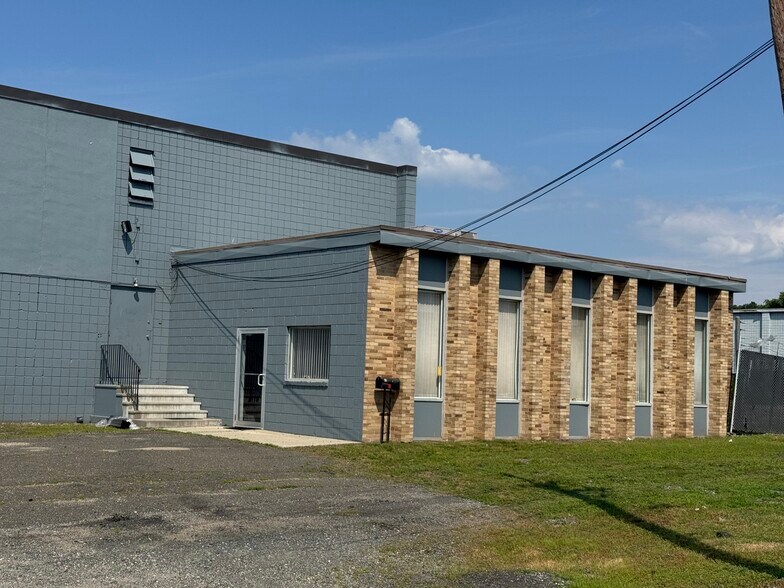 44 Turnbull St, Springfield, MA à louer - Photo de l’immeuble – Image 1 sur 2