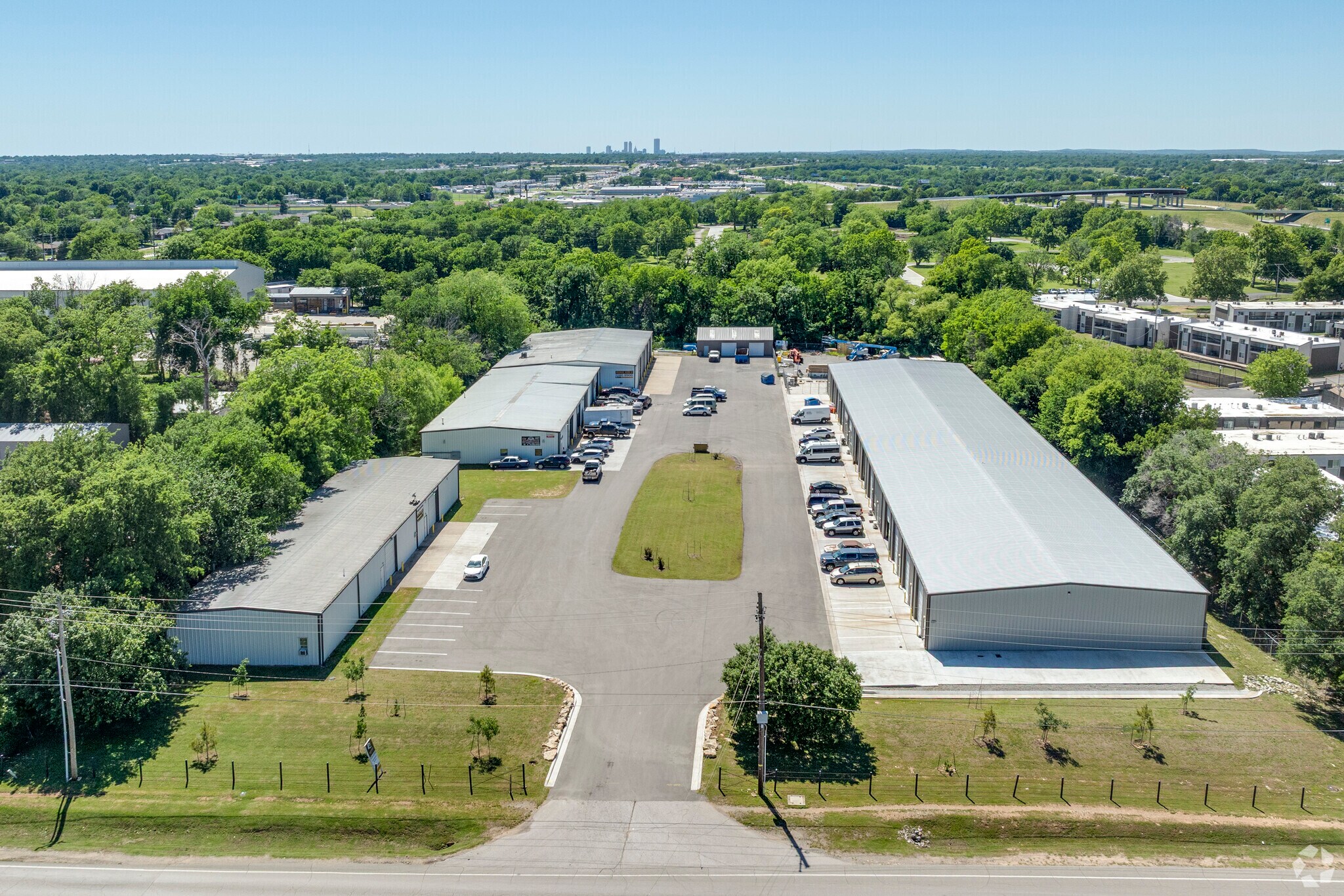 126 N Garnett Rd, Tulsa, OK à louer Photo principale– Image 1 sur 8