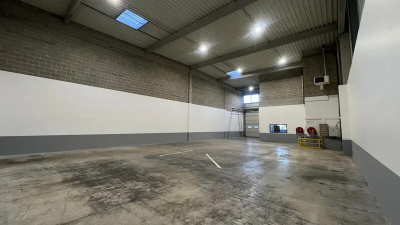 Industriel/Logistique dans Élancourt à louer - Photo intérieure – Image 3 sur 9