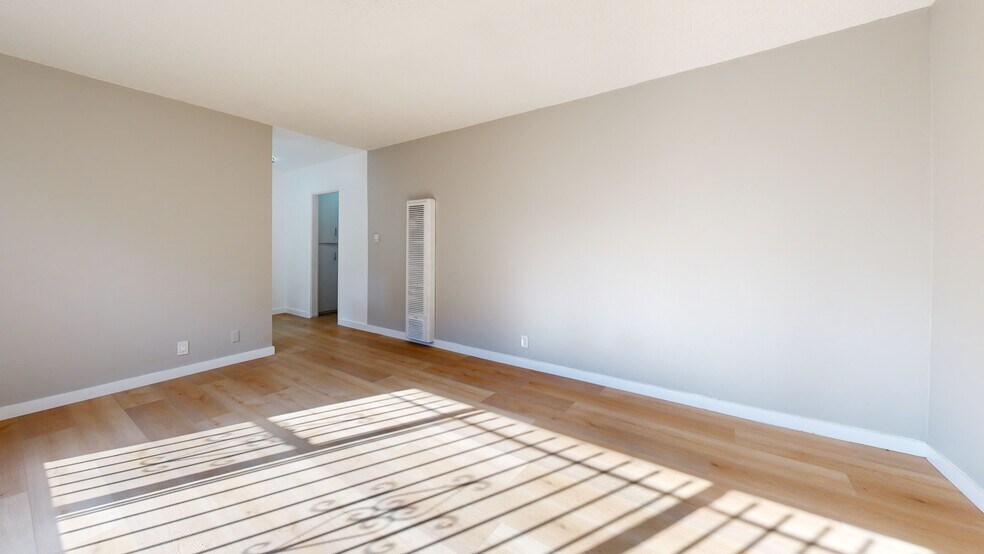 533-535 W 75th St, Los Angeles, CA à vendre - Numérisation 3D Matterport – Image 3 sur 16