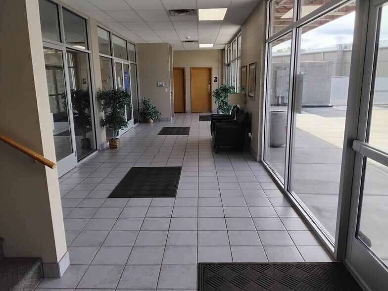 4301 Garrity Blvd, Nampa, ID à louer - Hall d’entrée – Image 2 sur 10