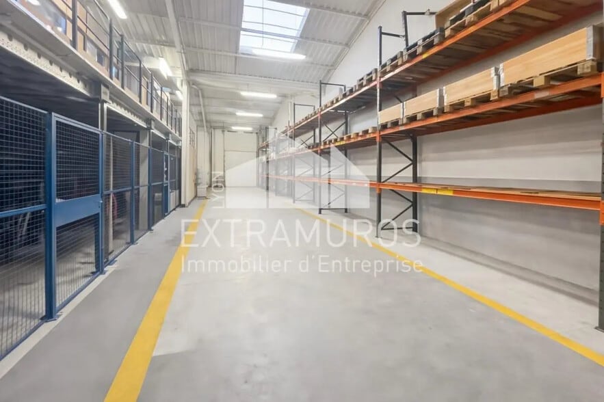 Local d’activités dans Meyzieu à louer - Photo de l’immeuble – Image 2 sur 11