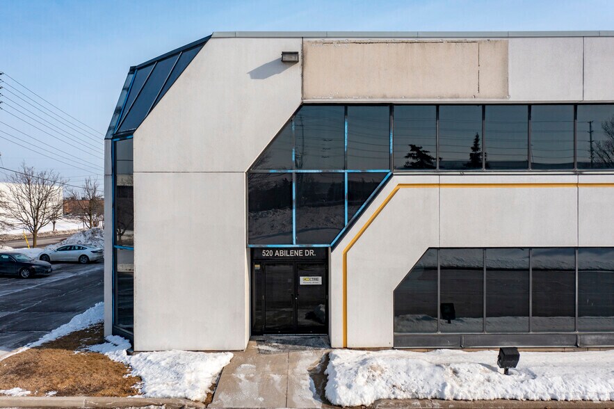 520 Abilene Dr, Mississauga, ON à louer - Photo de l’immeuble – Image 3 sur 4