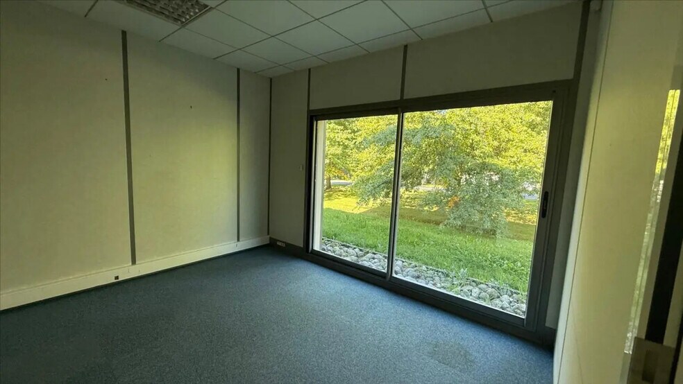Bureau dans Bourg-en-Bresse à vendre - Photo de l’immeuble – Image 2 sur 3