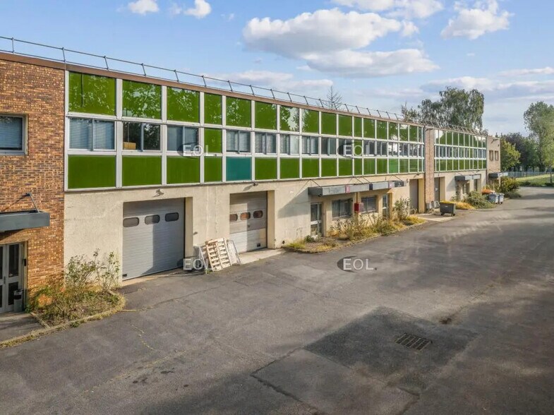 Local d’activités dans Les Ulis à louer - Photo de l’immeuble – Image 1 sur 2