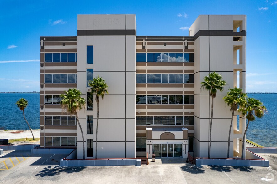 709 S Harbor City Blvd, Melbourne, FL à louer - Photo de l’immeuble – Image 3 sur 8