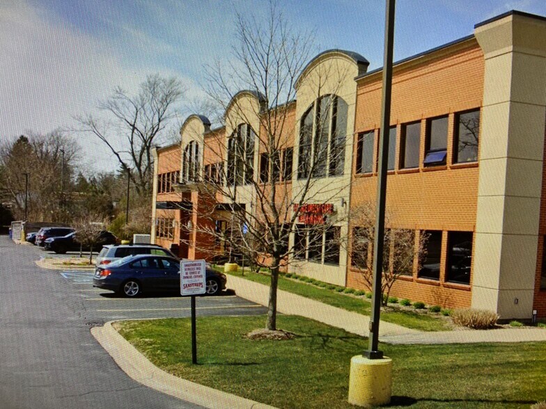 1785 W Stadium Blvd, Ann Arbor, MI à louer - Photo de l’immeuble – Image 2 sur 6