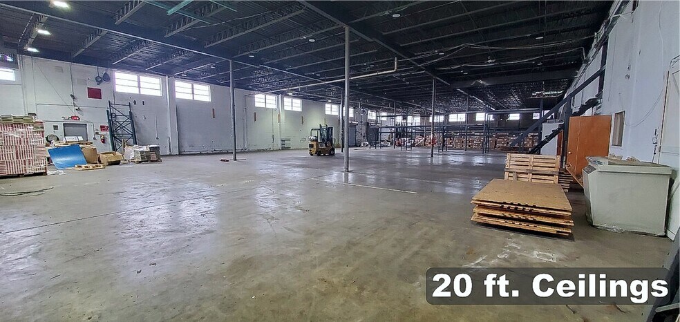 707 Commercial Ave, Carlstadt, NJ à louer - Photo de l’immeuble – Image 2 sur 20