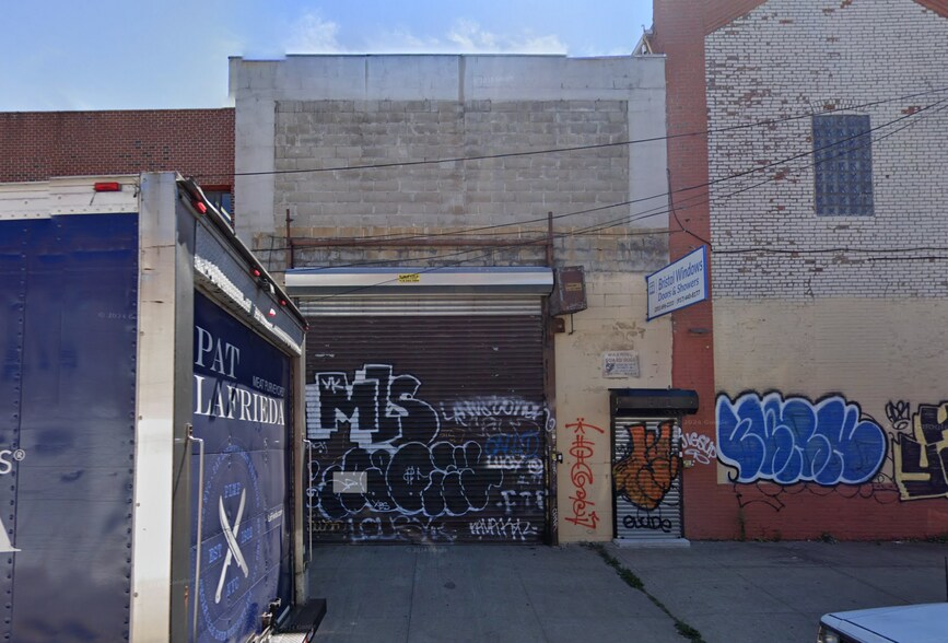 342 Scholes St, Brooklyn, NY à louer - Photo de l’immeuble – Image 1 sur 1