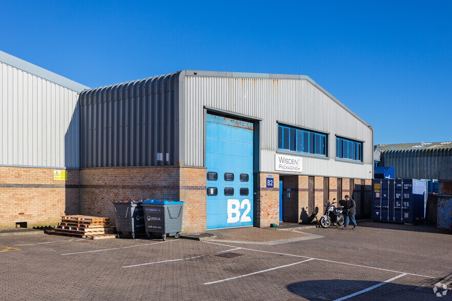 Newton Rd, Peacehaven à louer - Photo de l’immeuble – Image 2 sur 5