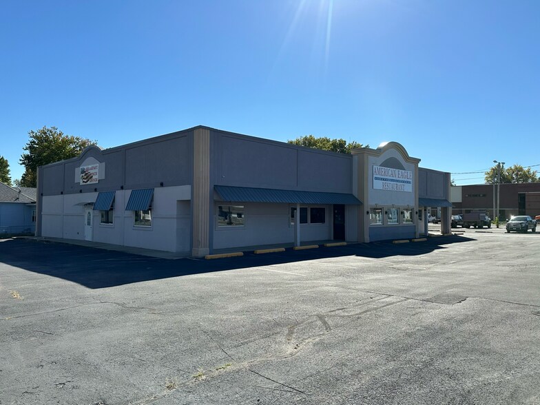 102 E Park St, Taylorville, IL à vendre - Photo de l’immeuble – Image 3 sur 147