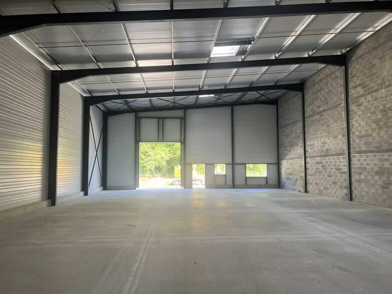 Local d’activités dans SAINT-MEDARD-D'EYRANS à louer - Photo intérieure – Image 3 sur 5