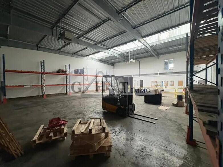 Industriel/Logistique dans Vaux-le-Pénil à vendre - Photo intérieure – Image 3 sur 7
