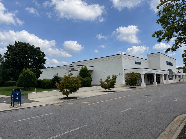 1121 Falls of Neuse Rd, Raleigh, NC à louer - Photo de l’immeuble – Image 2 sur 5