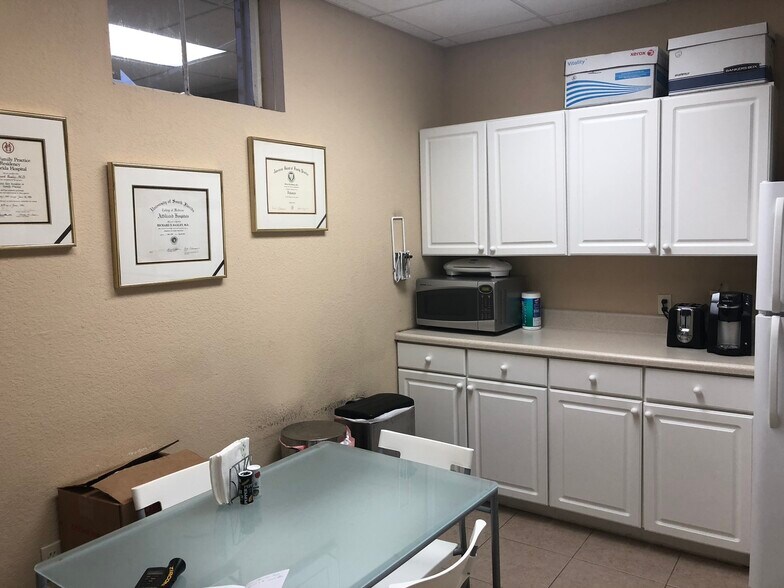 2627 Edgewater Dr, Orlando, FL à vendre - Photo de l’immeuble – Image 3 sur 19