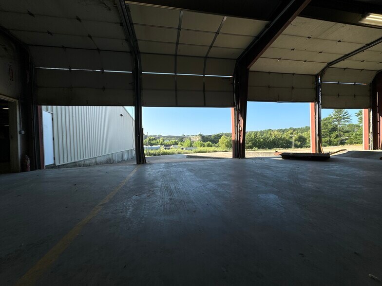 1014 Industrial Park Dr, Clinton, MS à louer - Photo de l’immeuble – Image 3 sur 5