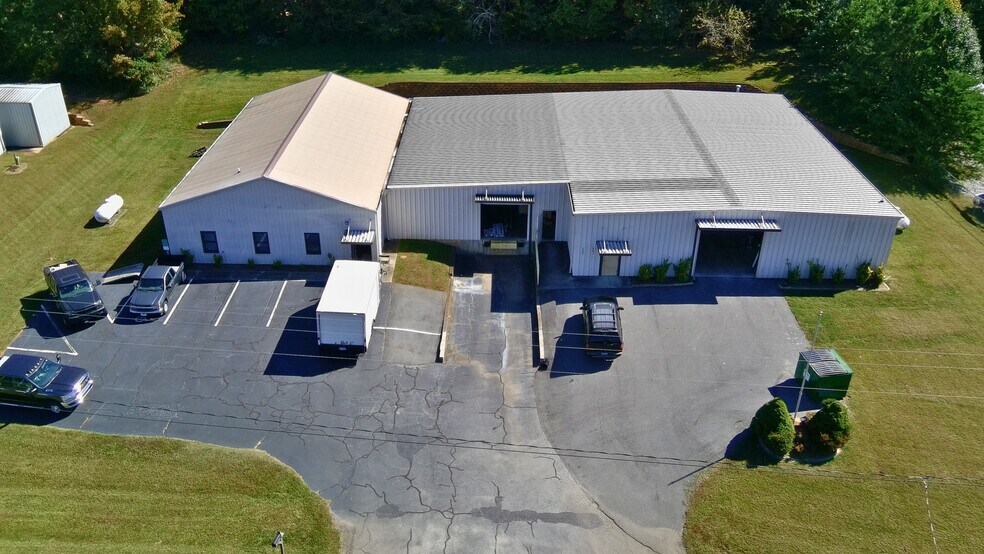 190 Joshua Ct, Lincolnton, NC à vendre - Photo de l’immeuble – Image 2 sur 29