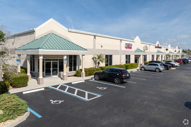 Plus de détails pour 16120 San Carlos Blvd, Fort Myers, FL - Local commercial à louer