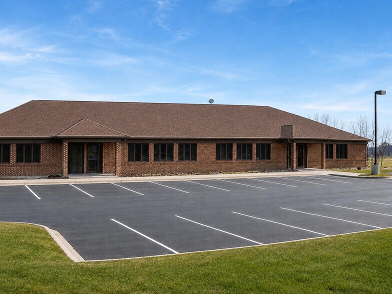 160-174 S Industrial Dr, Saline, MI à vendre - Photo de l’immeuble – Image 2 sur 14