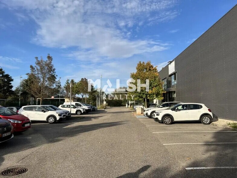 Bureau dans Saint-Priest à louer - Photo de l’immeuble – Image 3 sur 3