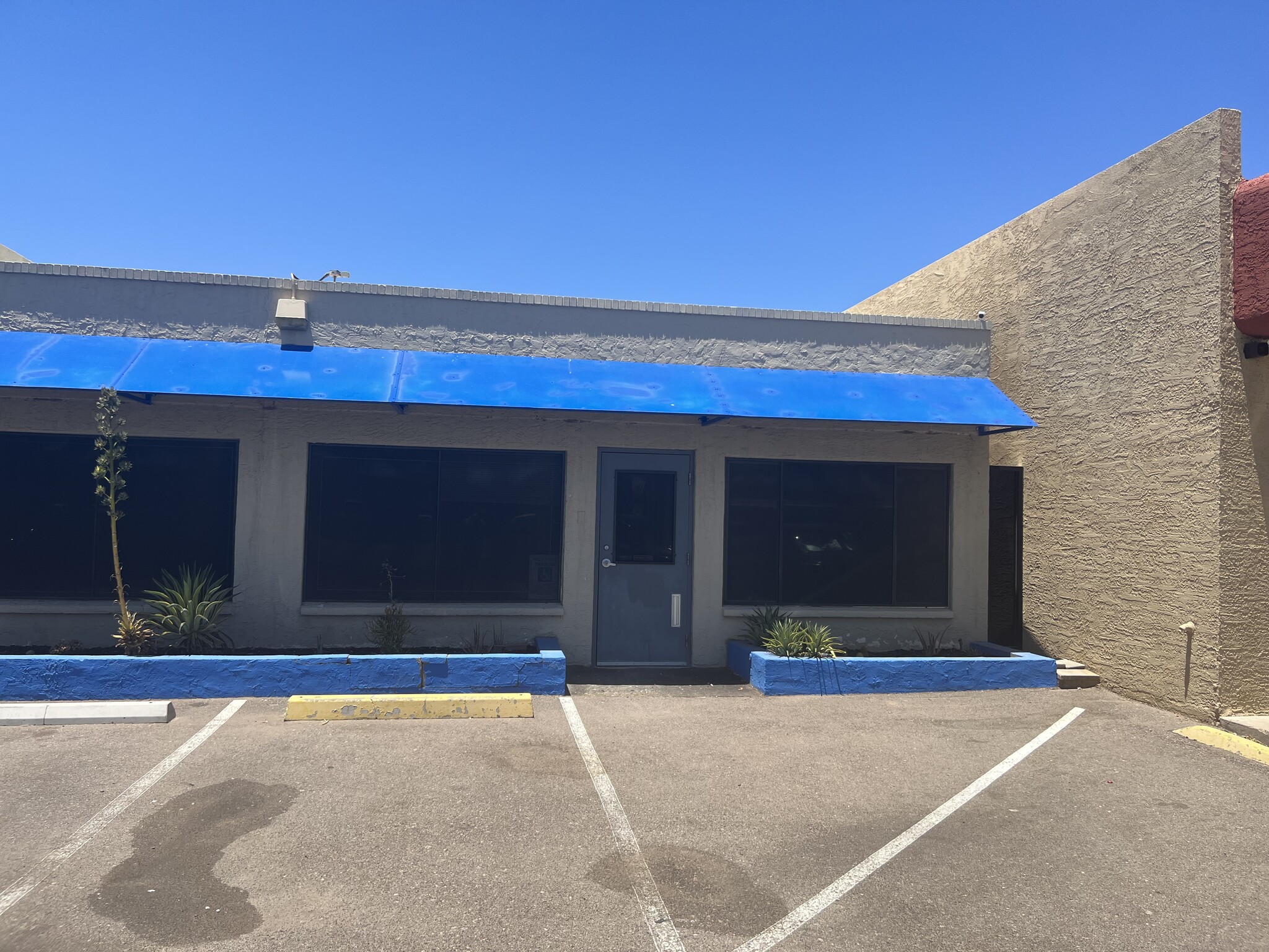 15202 N Cave Creek Rd, Phoenix, AZ à louer Photo de l’immeuble– Image 1 sur 7
