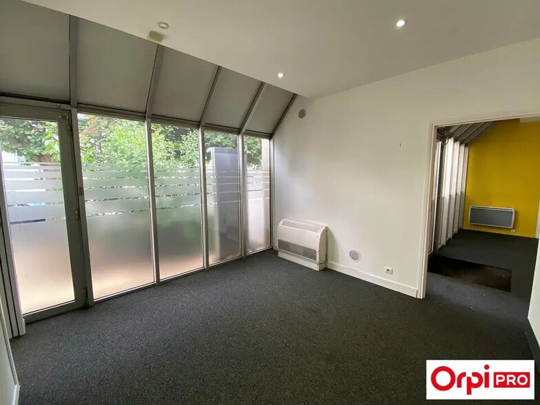 Bureau dans Savigny-sur-Orge à vendre - Photo de l’immeuble – Image 3 sur 7