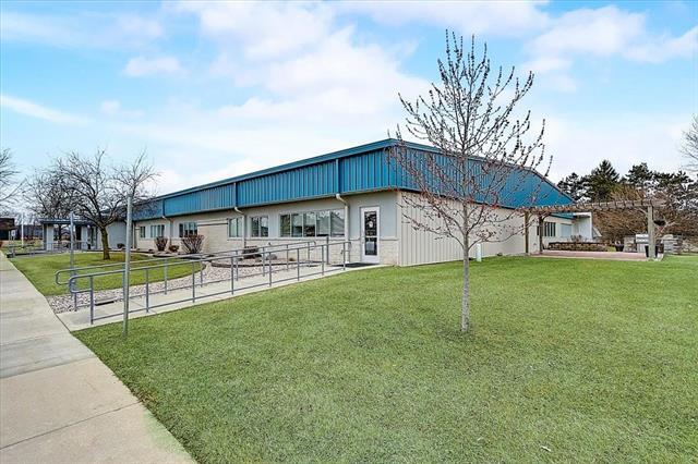 855 Community Dr, Sauk City, WI à louer - Photo de l’immeuble – Image 2 sur 8