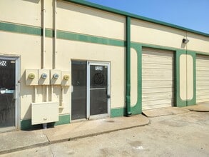 7112 NW Melrose Ln, Oklahoma City, OK à louer Photo de l’immeuble– Image 1 sur 6