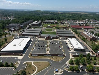 Plus de détails pour Intersection Of Silverbrook Rd & White Spruce Way, Lorton, VA - Bureau/Local commercial à louer