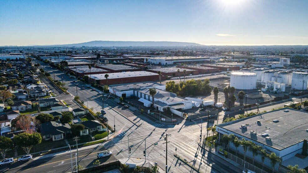 13501 S Main St, Los Angeles, CA à vendre - Photo de l’immeuble – Image 3 sur 29