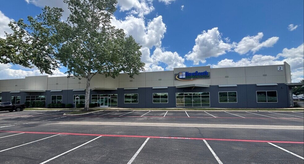 5563 Dezavala Rd, San Antonio, TX à louer - Photo de l’immeuble – Image 2 sur 19