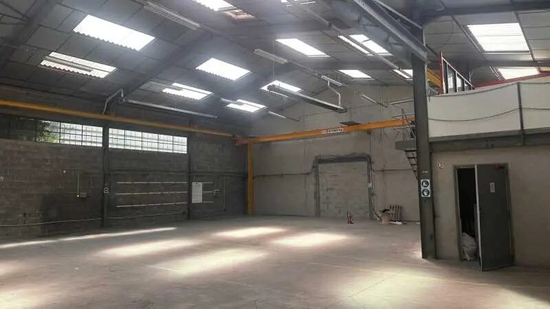 Local d'activités dans Rillieux-la-Pape à vendre - Photo de l’immeuble – Image 1 sur 8