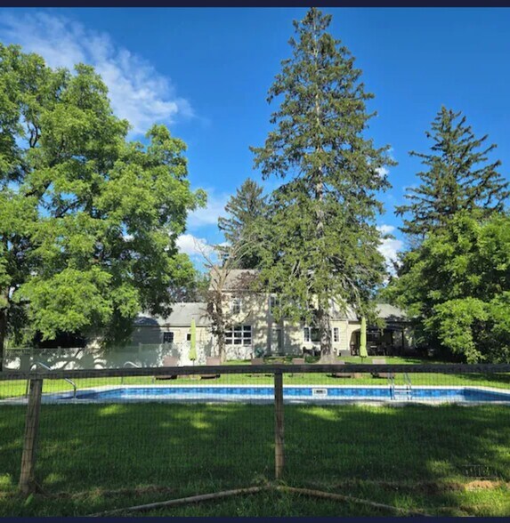 3939 US-9W, Saugerties, NY à vendre - Photo de l’immeuble – Image 3 sur 4