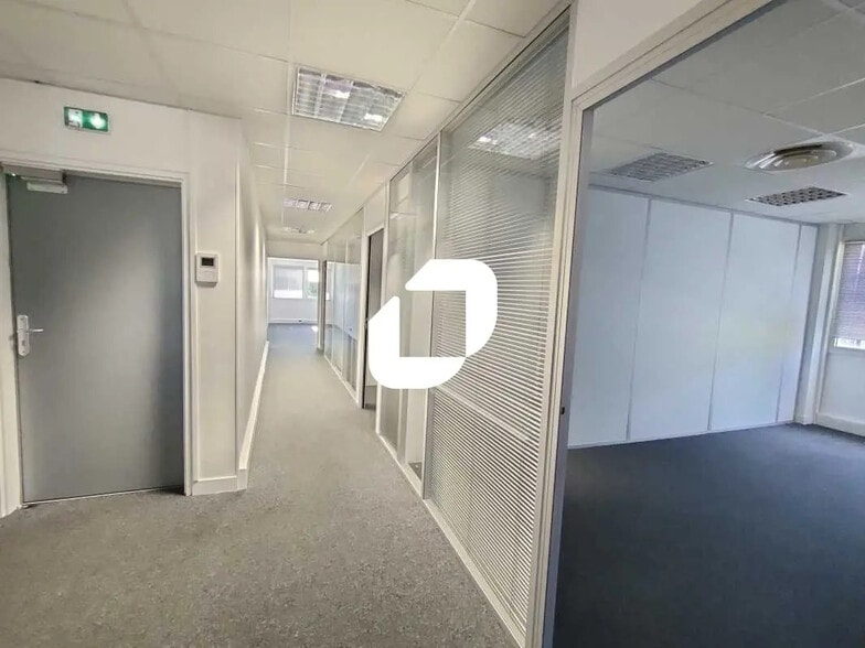 Bureau dans Bièvres à louer - Photo intérieure – Image 3 sur 14